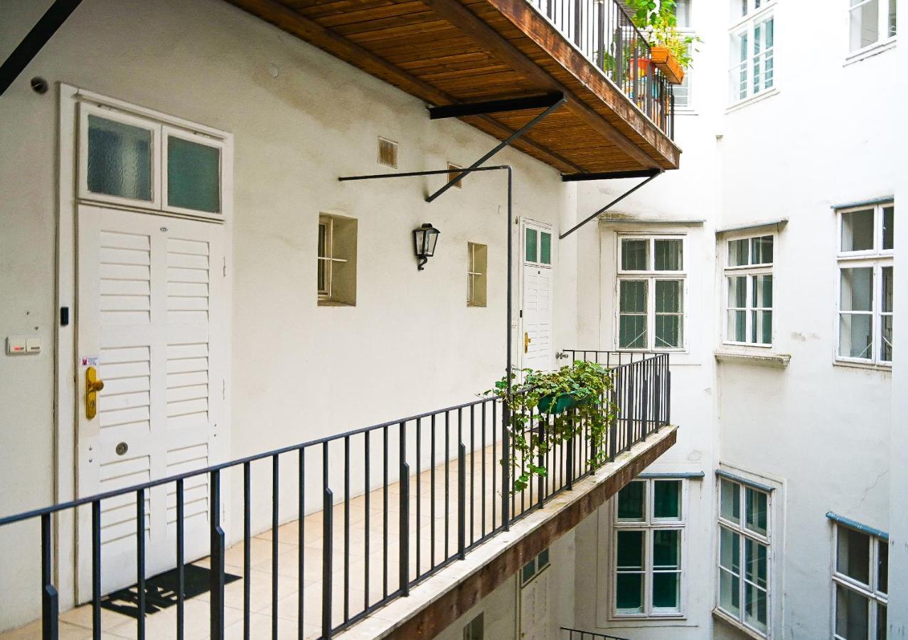 Backpacker Apartment Hofburg Відень Екстер'єр фото